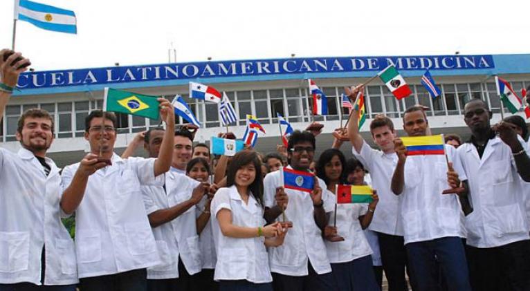 Destaca diario de EE.UU. formación de médicos en Cuba