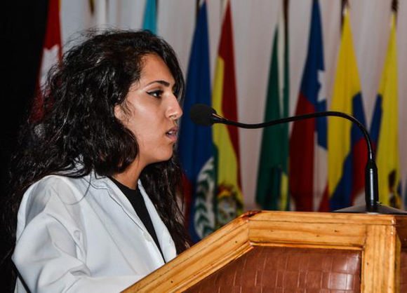 La Dra. Areej Saab Azmi Alkhawaga habló en representación de los estudiantes graduados. Foto: Marcelino Vázquez/ ACN.