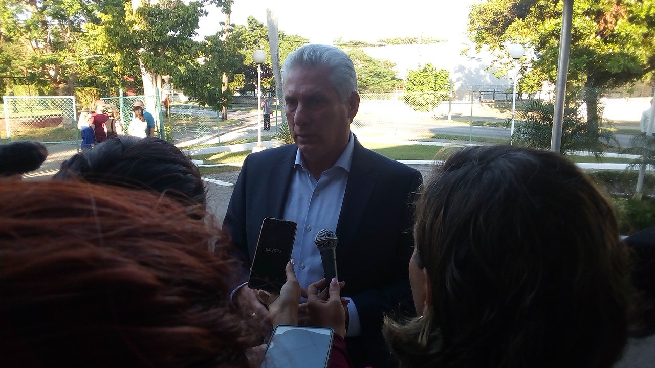 Presidente cubano ofrece declaraciones a la prensa. Foto: Abel Padrón/Cubadebate. Presidente cubano ofrece declaraciones a la prensa. Foto: Abel Padrón/Cubadebate.