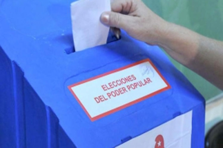 Urna electoral en Cuba