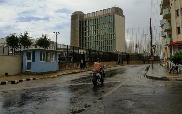 Embajada de Estados Unidos en La Habana. Foto: Irene Pérez/ Cubadebate.