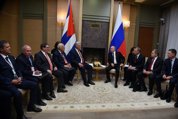 El presidente ruso, Vladimir Putin se reunió con su homólogo cubano, Miguel Díaz-Canel. Foto: Estudios Revolución.