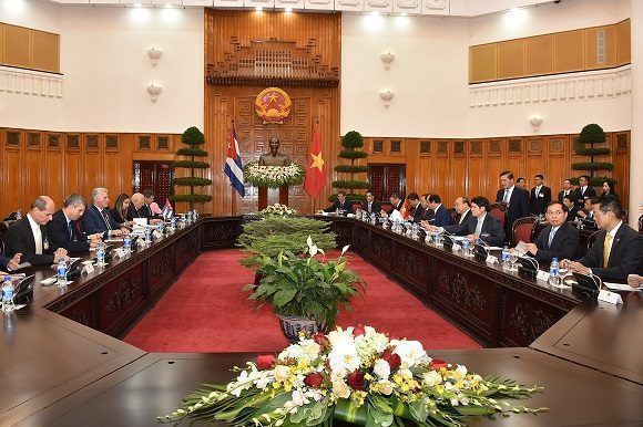 En el Palacio Presidencial, los mandatarios de Cuba y Vietnam sostuvieron conversaciones oficiales este viernes. Foto: Estudios Revolución.