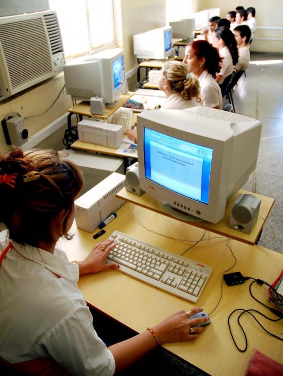 La enseñanza técnica y profesional cuenta con una matrícula de más de 160 000 estudiantes en el país. Foto: Arnaldo Santos.