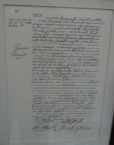 Copia del acta de nacimiento del Che en Rosario, Argentina.