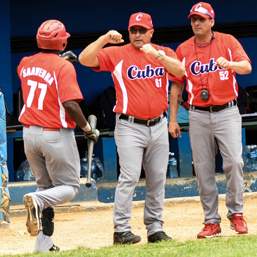 Peloteros del equipo Cuba de béisbol