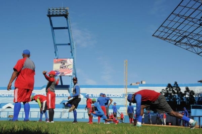 Entrenamiento del equipo Granma, en el Estadio Latinoamericano, en La Habana, Cuba, el 30 de enero de 2018, con vistas a la Serie del Caribe de Béisbol.