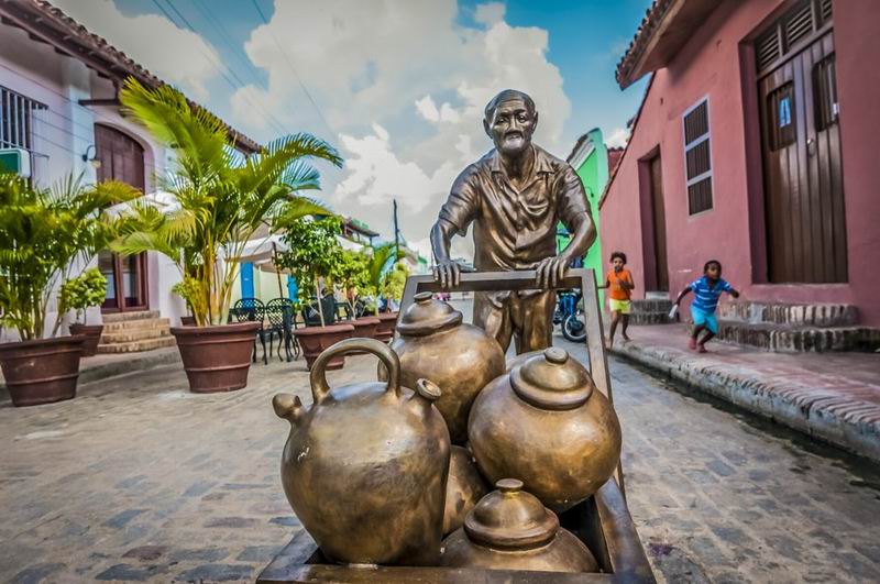 Tinajones en Camagüey.