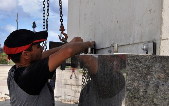 Arreglos en el parque 13 de Marzo de La Habana Vieja donde será situada la estatua de José Martí. Foto: Tony Hernandez Mena