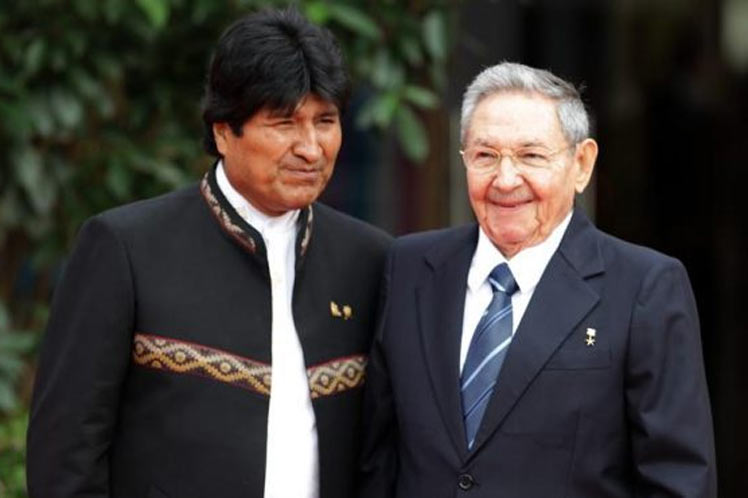 presidente boliviano, Evo Morales junto a Raúl Castro