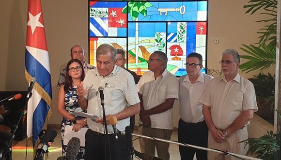 Mitchell Joseph Valdés-Sosa y otros integrante del Comité de Expertos que participaron en las investigaciones sobre los incidentes de salud reportados por diplomáticos estadounidenses en La Habana.