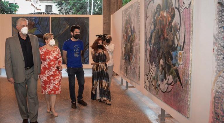 Visita Díaz-Canel exposición a cargo de jóvenes creadores
