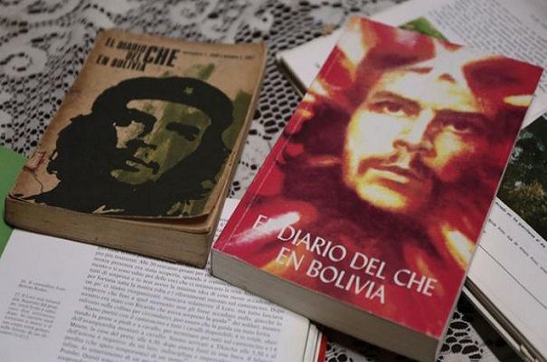 Ejemplares del libro El Diario del Che en Bolivia