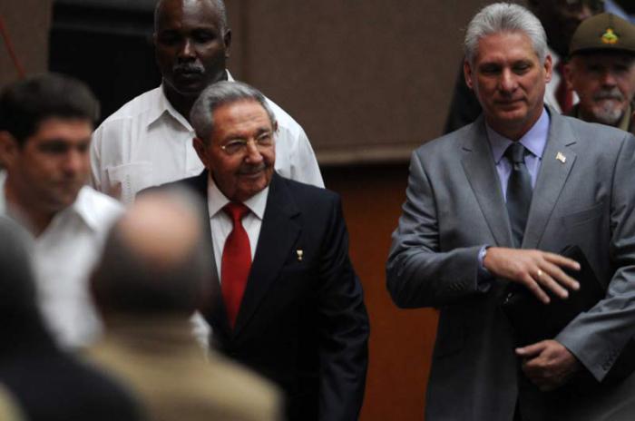 Raúl Castro y Miguel Díaz-Canel
