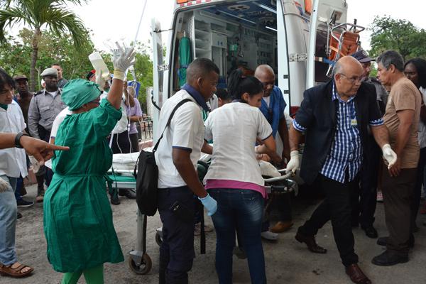 Trasladan a sobrevivientes de accidente aéreo al Hospial Calixto García. Trasladan a sobrevivientes de accidente aéreo al Hospial Calixto García.