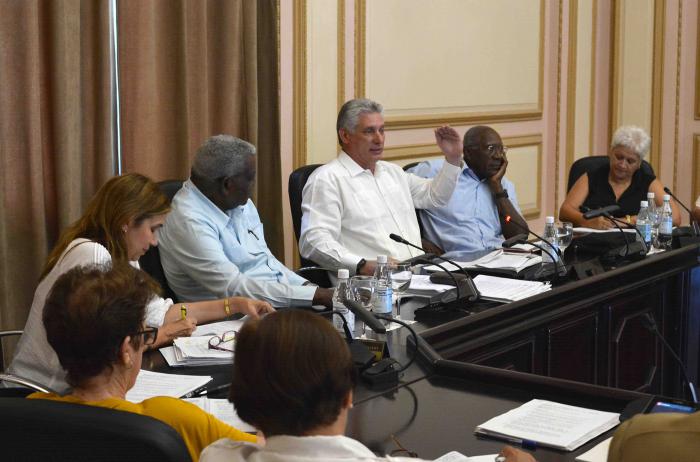Presidentes provinciales del Poder Popular intercambian con Díaz-Canel y Valdés Mesa