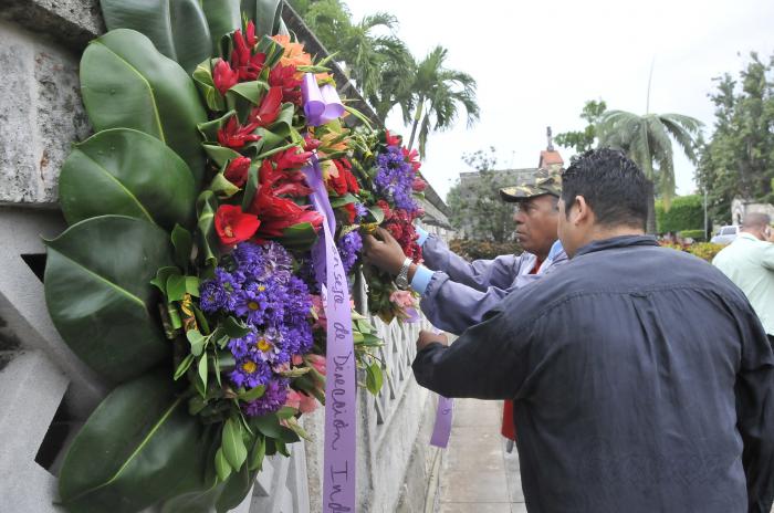 cortejos fúnebres y el duelo de despedida de la heroína Asela de los Santos Tamayo, en el panteón de las Fuerzas Armadas Revolucionarias (FAR) de la Necrópolis de Colón