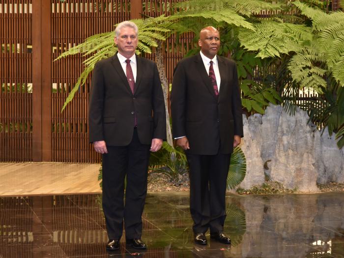 Díaz-Canel recibe a Letsie III, rey de Lesoto