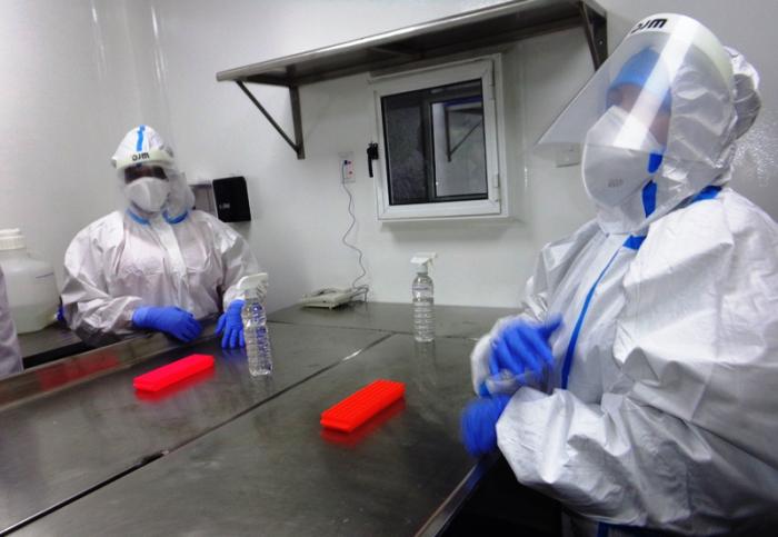  Apertura de moderno Apertura de moderno laboratorio en Venezuela para la realización de pruebas de Reacción en Cadena de la Polimerasa (PCR) Foto: del autor 
