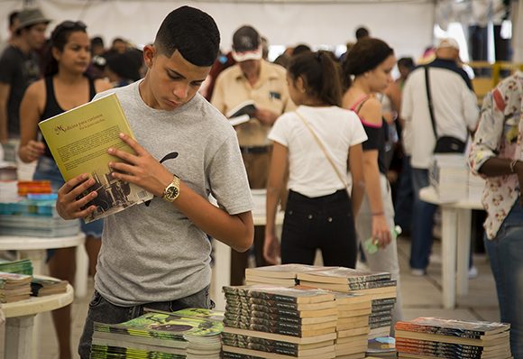 Alrededor de 500 novedades literarias.