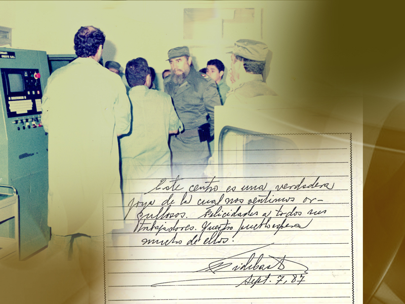 Fidel Castro Ruz en la inauguración del Centro de Inmunoensayo en 1987