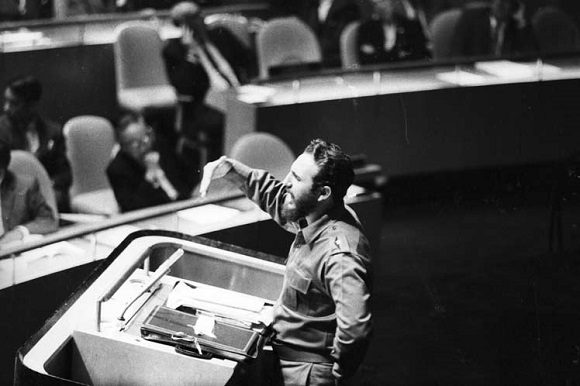 Pronuncia su histórico discurso durante el XV Período de Sesiones de la Asamblea General de la ONU. Foto: Prensa Latina Pronuncia su histórico discurso durante el XV Período de Sesiones de la Asamblea General de la ONU. Foto: Prensa Latina