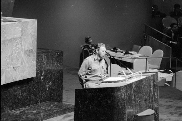 Pronuncia su histórico discurso durante el XV Período de Sesiones de la Asamblea General de la ONU. Foto: Prensa Latina Pronuncia su histórico discurso durante el XV Período de Sesiones de la Asamblea General de la ONU. Foto: Prensa Latina