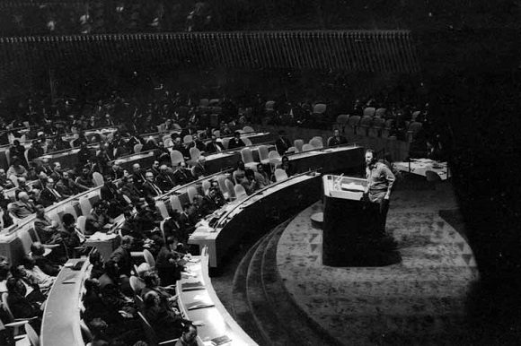 Pronuncia su histórico discurso durante el XV Período de Sesiones de la Asamblea General de la ONU. Foto: Prensa Latina