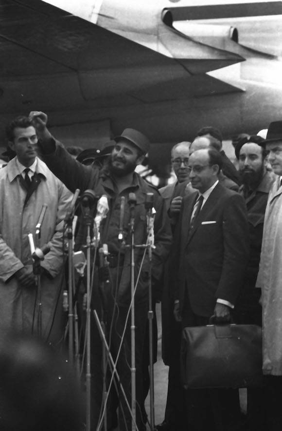 El Primer Ministro Fidel Castro Ruz denuncia ante la prensa internacional el secuestro del avion que regresaria a La Habana a la delegacion asistente a la XV Asamblea General de las Naciones Unidas (ONU), por contrarevolucionarios de origen cubano al servicio de la CIA y del gobierno estadounidense. Nueva York, Estados Unidos. Foto: Prensa Latina