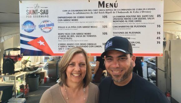 Josefina Vidal, embajadora de Cuba en Canadá, junto al chef Erick Ripoll,