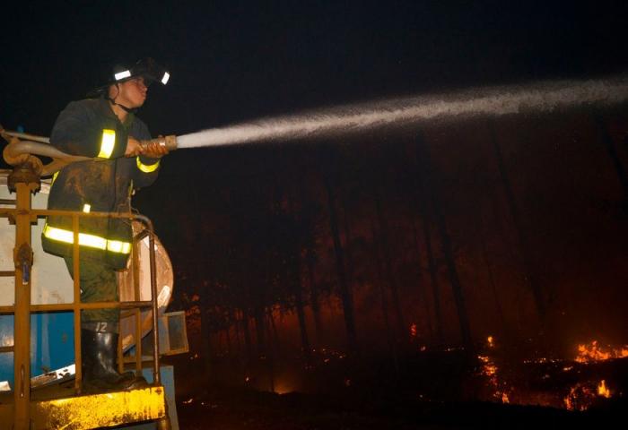 Fuerte batalla en Pinares de Mayarí para contener el incendio forestal (+ Video)