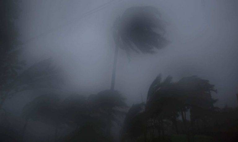 Fuertes vientos y lluvias debido al huracán Matthew cerca de Baracoa (Cuba)