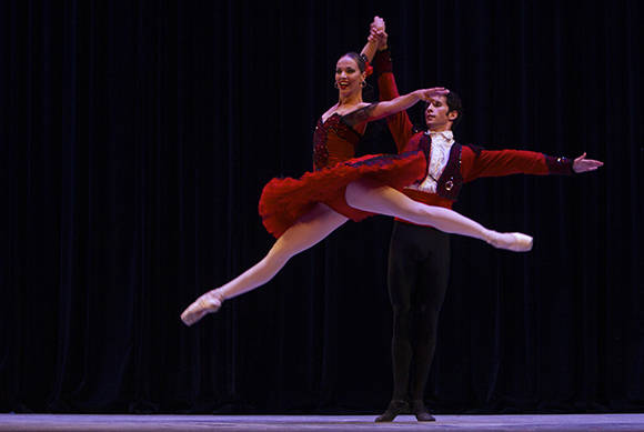 Ginnet Moncho y Adrián Masvidal del Ballet Nacional de Cuba en Pax de Deux de Don Quijote