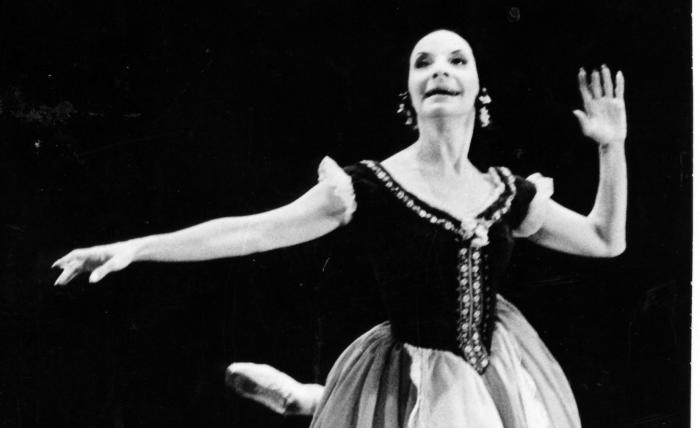  Alicia Alonso durante la interpretación del icónico ballet de Giselle. Foto: Archivo de Granma 