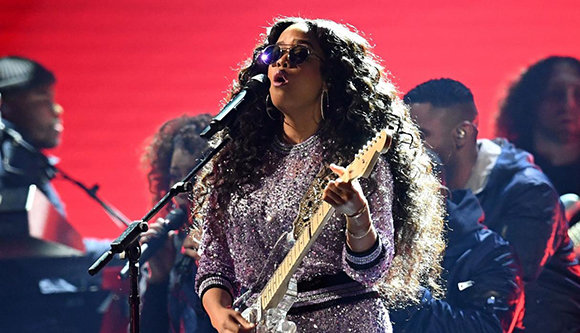 H.E.R. Foto: Grammys.