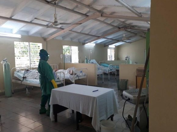 Hasta el momento existen 44 ancianos contagiados con la COVID-19, distribuidos en dos hospitales de Santa Clara. Foto: Yunier Sifonte/Cubadebate.