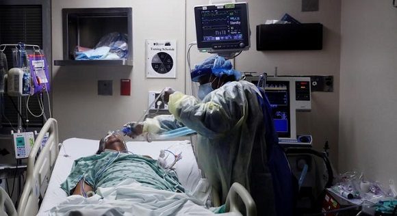 Paciente con Covid-19 es atendido en un hospital de Estados Unidos. Foto: Reuters.