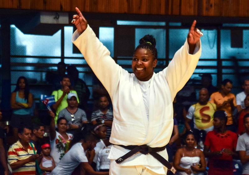 La cubana Idalys Ortiz (blanco), de la división de +78 Kg, gano la medalla de oro al vencer a la brasileña María Suelen Altheman, en el Campeonato Panamericano de Judo Habana 2016, en el Coliseo de la Ciudad Deportiva, el 30 de abril de 2016