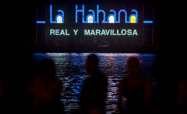 La Habana y su mar iluminados