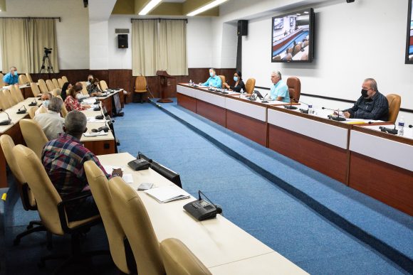 Sesión del Consejo Nacional de Innovación, encabezado por el presidente cubano Miguel Díaz-Canel Bermúdez. Foto: Estudios Revolución.