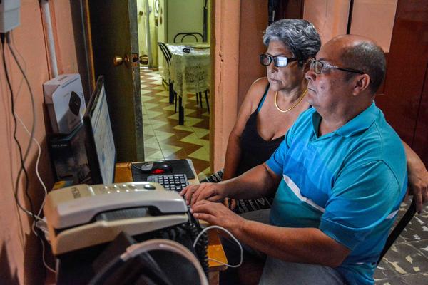 Personas utilizando servicio de Internet en su hogar