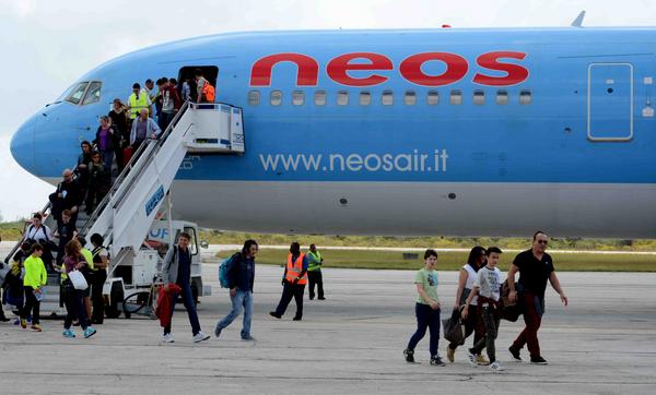 Comenzaron vuelos regulares de la aerolínea Neos Air a Camagüey