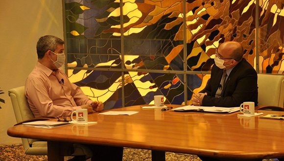 El ministro de las Comunicaciones, Jorge Luis Perdomo Di-Lella, este miércoles en la Mesa Redonda. Foto: @PresidenciaCuba El ministro de las Comunicaciones, Jorge Luis Perdomo Di-Lella, este miércoles en la Mesa Redonda. Foto: @PresidenciaCuba