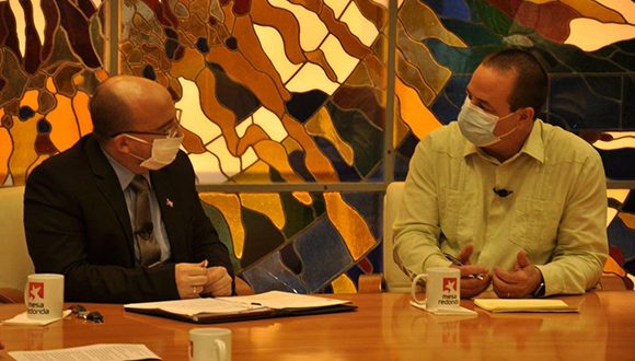 El ministro de Salud Pública, doctor José Ángel Portal Miranda, este miércoles en la Mesa Redonda. Foto: @PresidenciaCuba