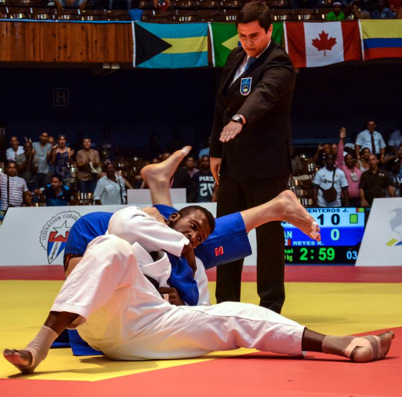 El cubano Jose Armenteros (blanco), de la division de 100 Kg , gano la medalla de oro al venceral canadiense Kile Reyes, en el Campeonato Panamericano de Judo Habana 2016, en el Coliseo de la Ciudad Deportiva.