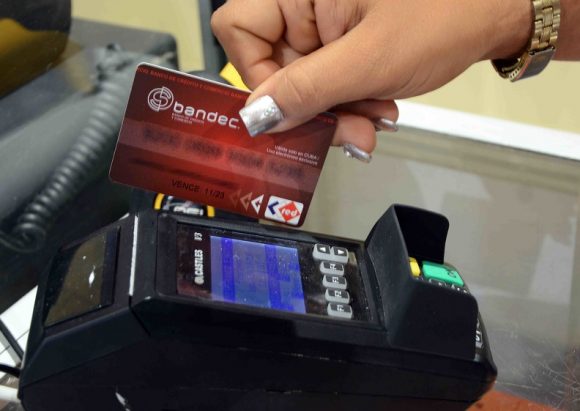 Banco Central de Cuba y Fincimex aclaran dudas sobre cuentas en MLC