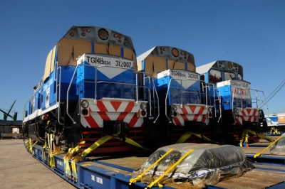 Arriba a Cuba primer lote de locomotoras rusas.