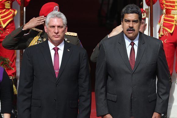 El presidente cubano, Miguel Díaz-Canel junto a Nicolás Maduro