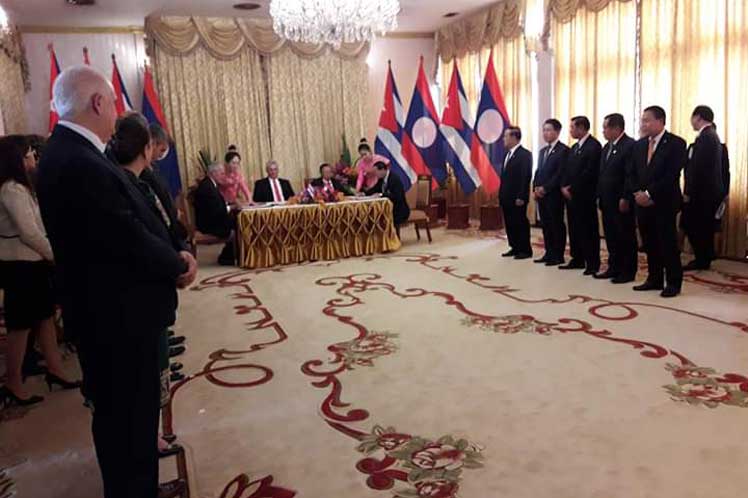 Preside Díaz-Canel la firma acuerdos en Laos