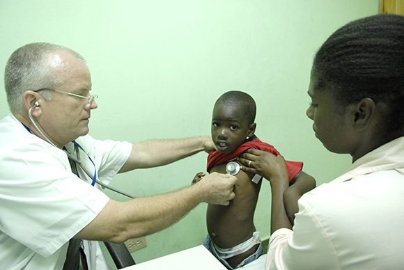 Médico cubano en Haití.